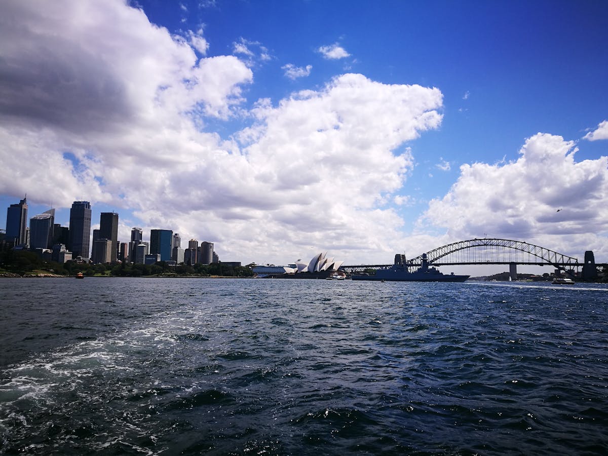 Гидроизоляция ванной комнаты под плитку — материалы и технология